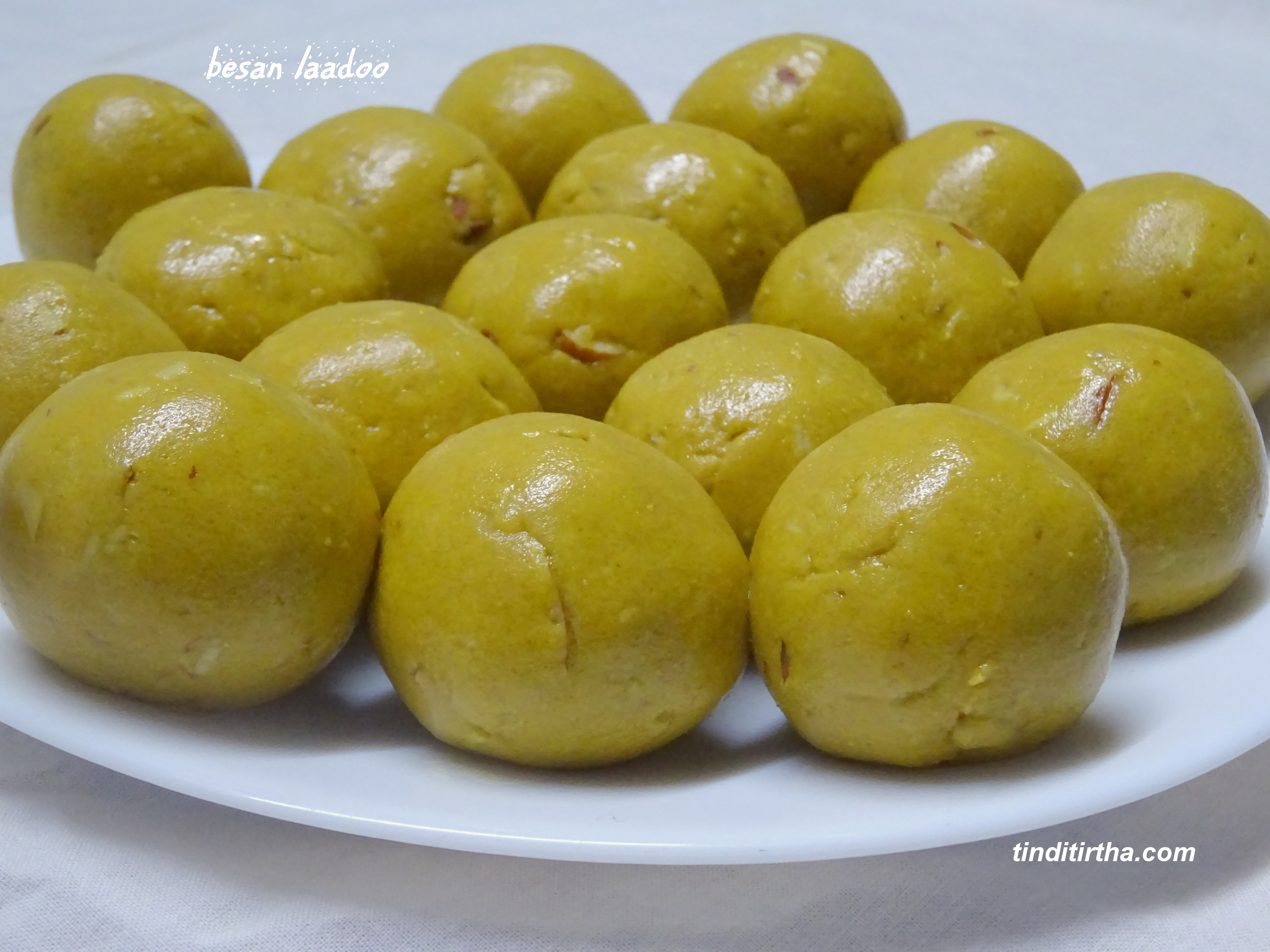 BESAN LAADOO/besan laddu/besan unde using raw cane sugar, less ghee also with the goodness of almonds